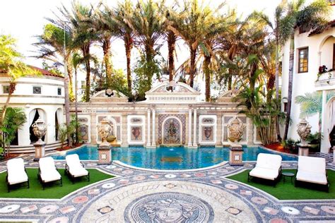 villa versace miami cadaveri|versace mansion death.